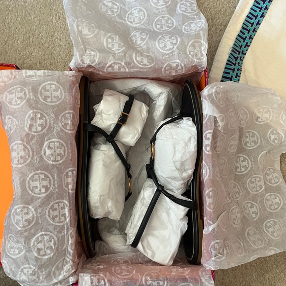 Tory Burch Emmy Sandals (size 7.5) in perfect black - Picture 6 of 10